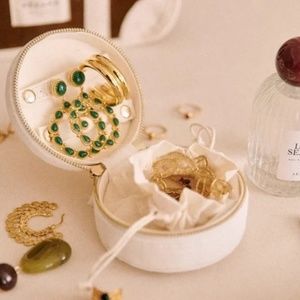 Sézane Velour Jewellery Pouch/Case - White Ecru